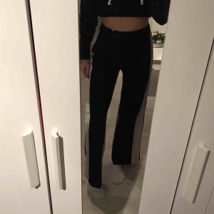  - Snygga byxor från Behrska, använder inte längre. Jag är 1,78 lång och byxorna är bra längd på mig. Köparen står för frakten, möts upp i Stockholm City eller Huddinge 