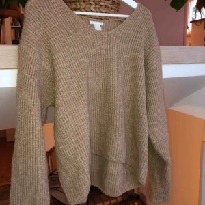  - Oversizded tröja i mjukt material, sticks inte, använd få gånget 