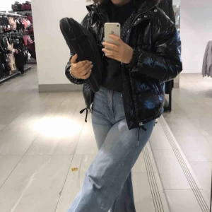  - Säljer mina favorit byxor, från weekday super sköna o passar till allt