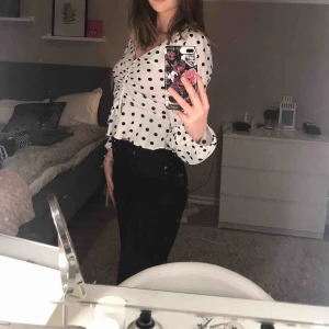  - Gullig topp som är sååå fin men den passar mig tyvärr inte längre.