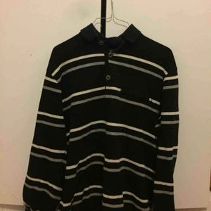  - Vintage, randig pique från början av 2000-talat. Köparen står för frakt.