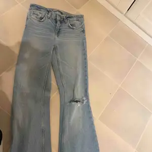 Bootcut jeans från zara , nyskick då jag använt de ca 3 ggr 
