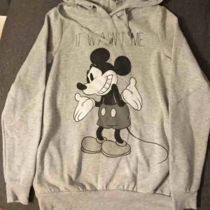  - Disney hoodie, storlek S passar XS-M