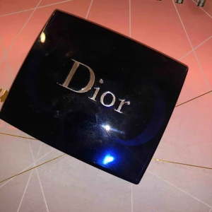  - Äkta dior ögonskugga🥰har använt bara den 2 gånger🥰