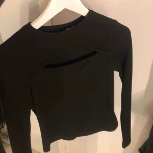  - Knappt använd tröja med öppning. Ribbad och i stl S, men passar även XS. Kan mötas upp och fraktar