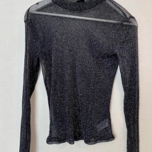 Ginatricot mest topp, storlek M - Skitsnygg meshtopp ifrån ginatricot i storlek M. (Passar mig som är S också, väldigt bra stretch.) Sälj eftersom jag har 2 lika dana. Endast använd 2 gånger. Säljs för 40kr + frakt 🚚 