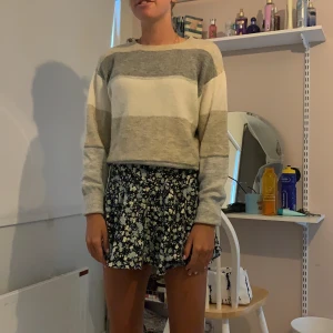 Stickad tröja  - Beige stickad super fin tröja⚡️ aldrig använd , pris kan diskuteras