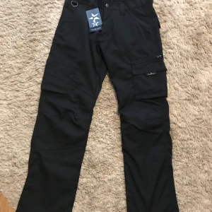 Frilufsbyxor strl 31/30 - Helt ny med kapparna kvar, storlek 31/30. 300kr inkl frakt 