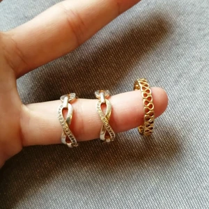 Silver ringar  - Silver ringar i guldplätering, i använd skick. En i storlek 16 och de andra i storlek 17.  Pris för alla 3❤️