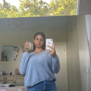 Stickat från topshop. Använd 1 gång.  - Finstickad tröja i mjuk blå ton 