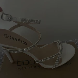 Otroligt fina klack från Boohoo - Storlek 38, aldrig använda! 