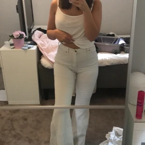 Snygga byxor  - Sjukt snygga byxor som inte längre kommer till användning!🌸 väldigt stretcha och passar mig som vanligtvis har 36