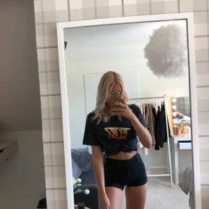 Levis shorts - Användbara levishorts avklippta av mig. Dessa är i modellen mile high super skinny och har tyvärr blivit thighta på mig💘