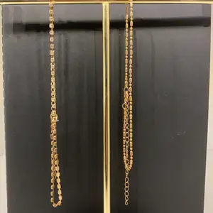 Två superfina och oanvända halsband i guld färg (inte äkta). 50kr/st. Köparen står för frakten. Fraktar endast. GRATIS FRAKT JUST NU