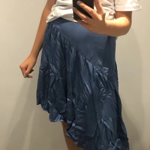 Ball kjol - Ass cool kjol från nakd. Andvänd få gånger så är i bra skick. Är i st 36, skulle säga att den passar en 38 också! (Pris+frakt)🧚‍♀️