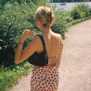 Ny klänning - Endast använd en gång :) strl 36 men passar en XS-S. Mötas upp eller frakta! Frakt 49kr.