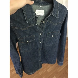 Jeans skjorta  - I jättebra skick 