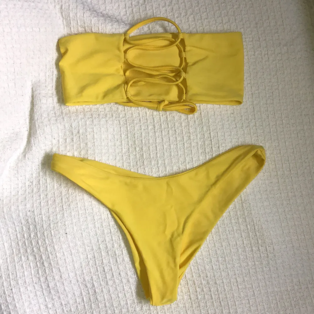 Köpte denna fina gula bikini från Shien men beställde den tyvärr i en storlek för liten så därav säljer jag den. Skriv gjärna för frågor eller fler bilder <3. Tröjor & Koftor.