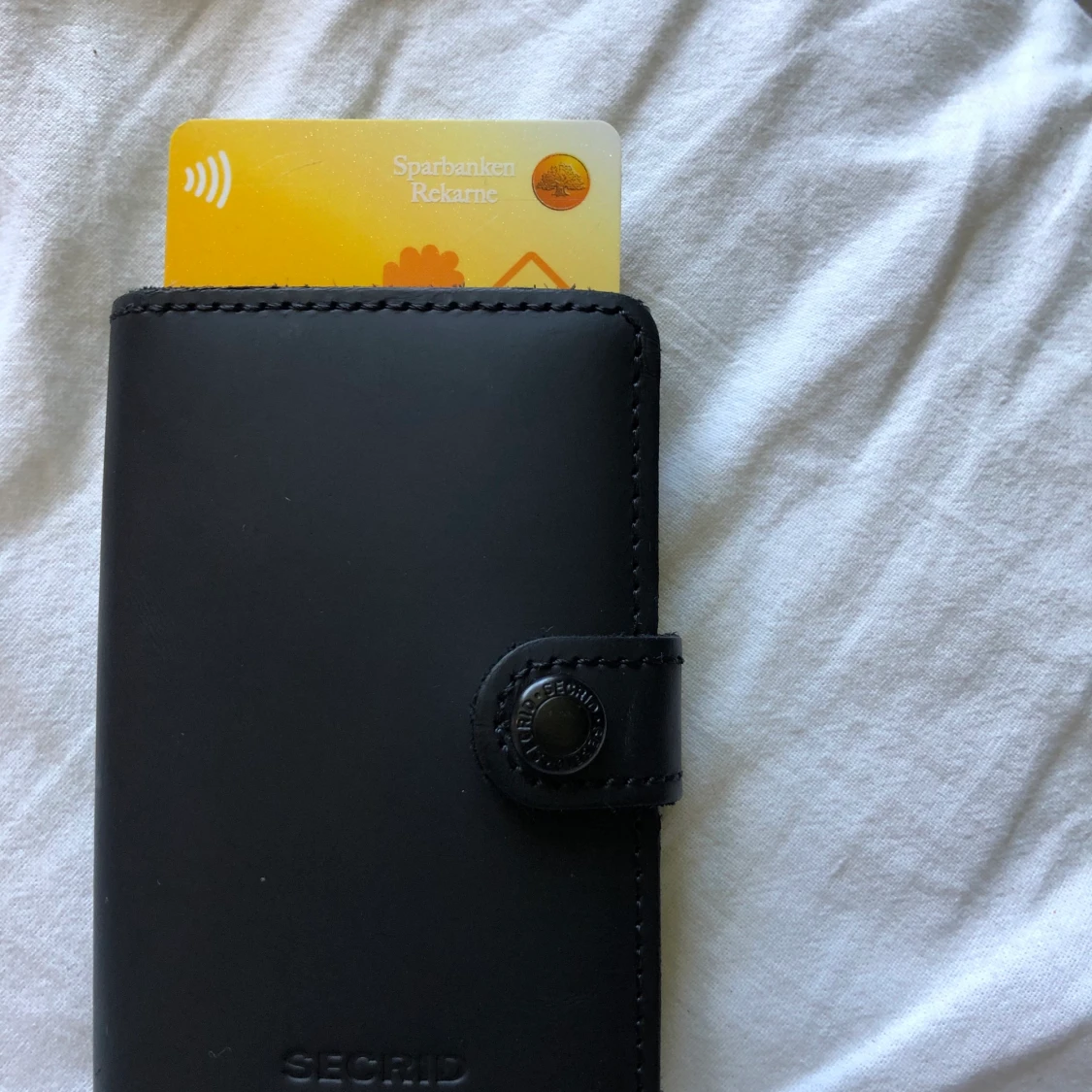 Säljer en Äkta Läder Pop-up plånbok