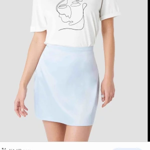  - Helt ny superfin blå slutsåld kjol från Nakd. Säljer pga köpte fel storlek. 250kr ink frakt!💞 Köpt för 300kr