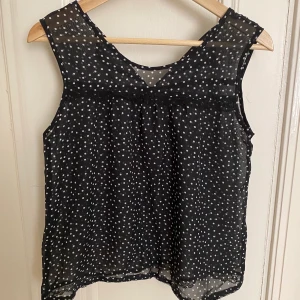 Top black and white - Is missing the button on the back, but is an easy fix.