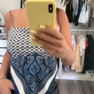 Tre olika toppar - Alla är nya och endast testade, första toppen är från zara (200kr), andra är från Nelly (150kr) och sista från Revolve (200kr). 