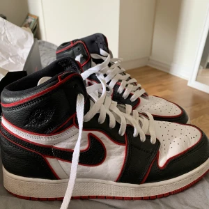 Jordan 1 Bloodline Mids - Mer bilder kan skickas