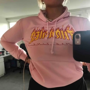  - Trasher tröja som är köpt här på plick!