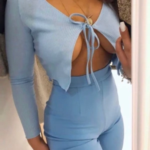 Kofta - Superfin och söt kofta i fin färg, säljer då den va förliten tyvärr😭😭