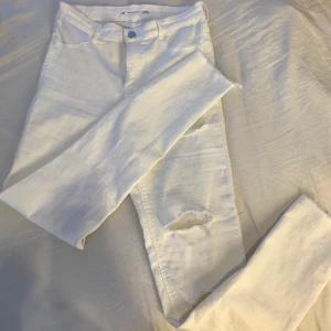 Vita håliga jeans  - Gott skick.