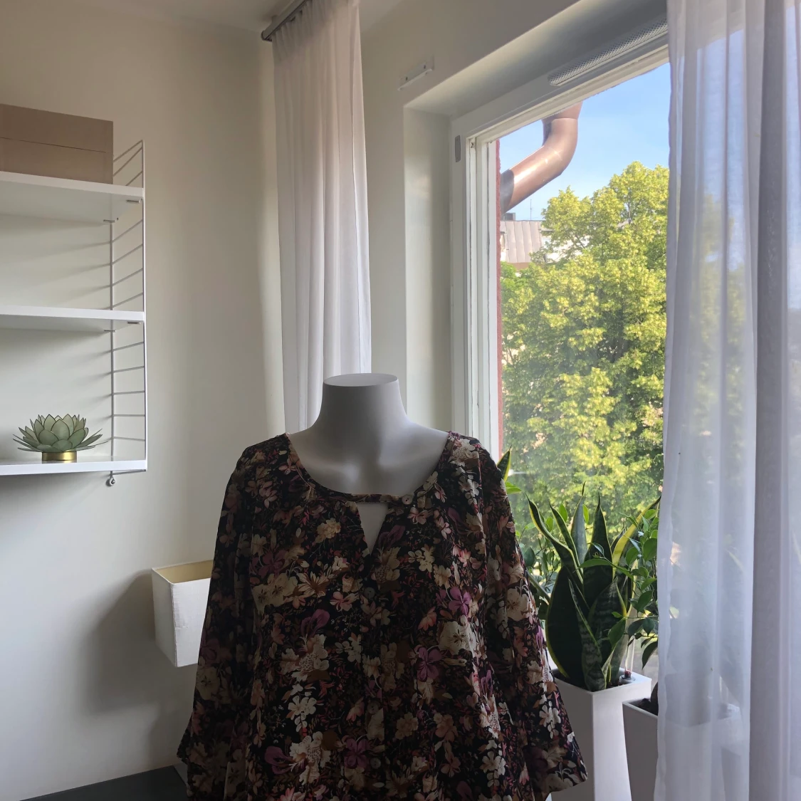 Blommig blus Rules by Mary