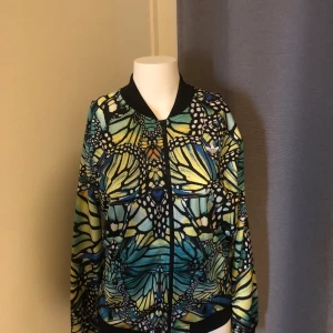 Adidas träningsjacka  - Adidas träningsjacka. Lite använd. 