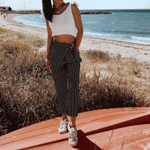 Byxor (36) - CPS högmidja byxor. De är i storlek M men är små i storleken så den passar för de som har S. Mycket fint skick!