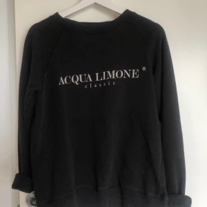 Tröja från Aqua Limone - Svart tröja från aqua limone, unisex, storlek s, pris 150kr