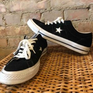  - Använda ca 3-4 gånger, men ser ut som helt nya! Jättefina sköna skor!    300 kr + frakt❤️