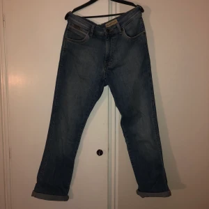 Wrangler 32/32 - Sköna byxor som har en riktigt snygg passform