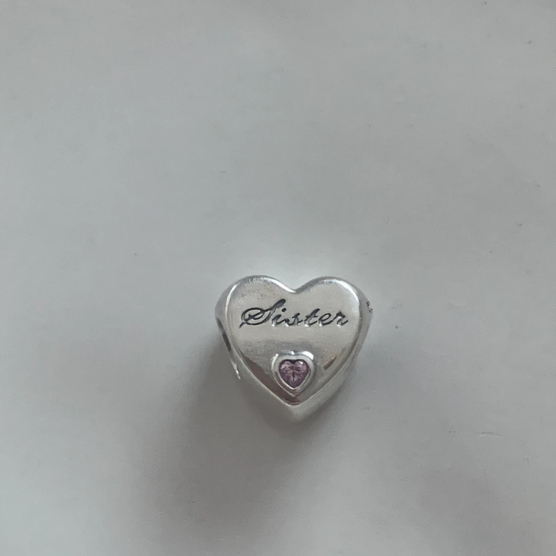 Pandora Berlock ”Sister” med rosa sten  - 90