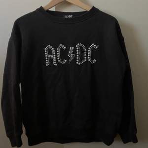 Acdc tröja med pärlor (köpare står för 📦) 