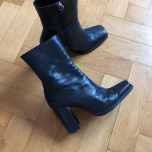 Superfina läderskor  - Knappt använda, nypris 1200kr 