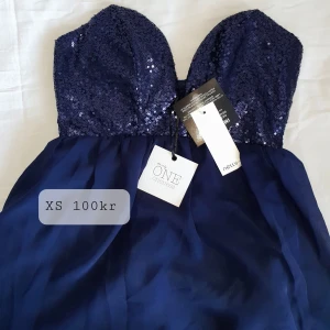 Festklänning  - Strl 34 helt ny 