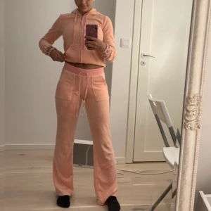 Rosa juicy couture set💕🦋 - Så fint och coolt juicy set. Verkligen så bekvämt. Jag är 160cm lång💕💕💕💕💕skriv privat för mer bilder