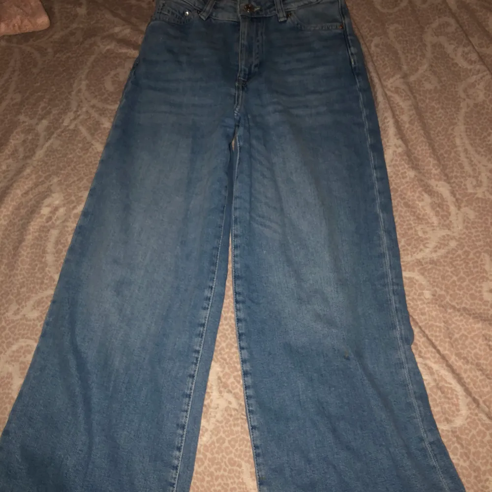 Väldigt fina slutsålda jeans från hm. Jeans & Byxor.