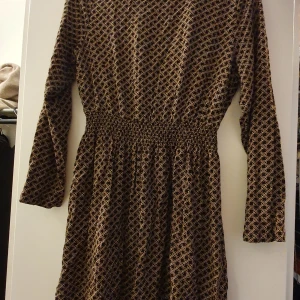 Höst klänning  - Höst klänning från Hm i storlek 36