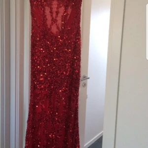 Fest kläning - Röd festklänning M storlek 