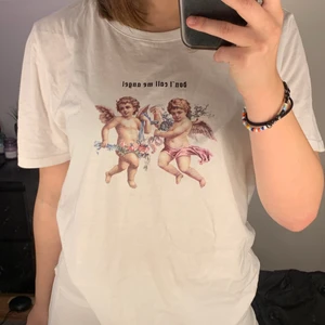 t-shirt - jättefin t-shirt ifrån gina tricot, nyköpt men kom helt plötsligt på att jag inte vill använda t-shirts överlag så kände att den skulle få en ny ägare 💘