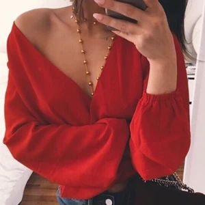Röd top - Superfin röd top som man knyter bak, använd några gånger. GRATIS FRAKT❤️