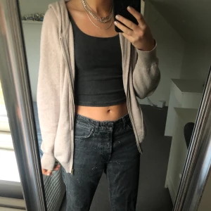 Cashmere zip up hoodie  - Superfin och skön hoodie från Davida cashmere.