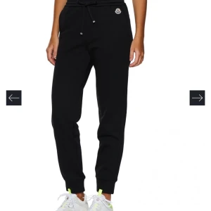 Moncler Mjukisbyxor - Säljer dessa monclermjukisbyxor i storlek s❤️❤️