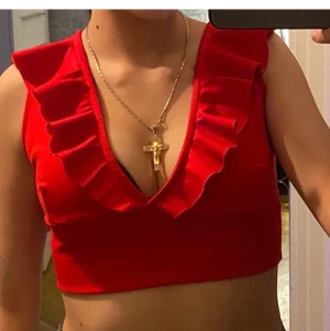 Super fin festtopp! - Röd festtopp aldrig använd. 