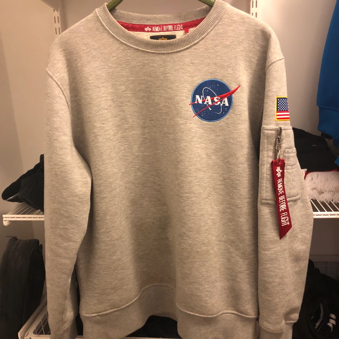 Grå alpha industries sweater strl M